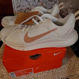 Nike Flex Experience Rn 12 Pearl Rose Gold Unisex Men 7.5 Wm 9 Athletic Sneaker